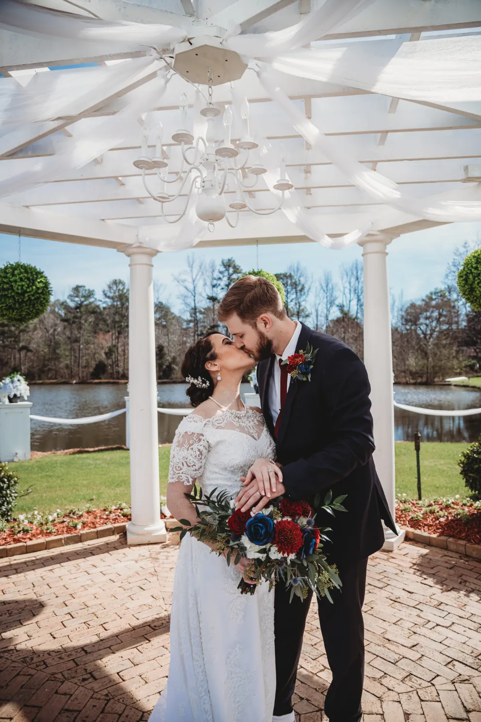 couple kissing under the gazebo